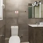 Taras Vila Karavádhos