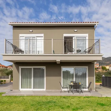 Villa Taras Karavados
