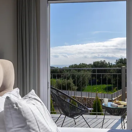 Villa Taras Karavádhos